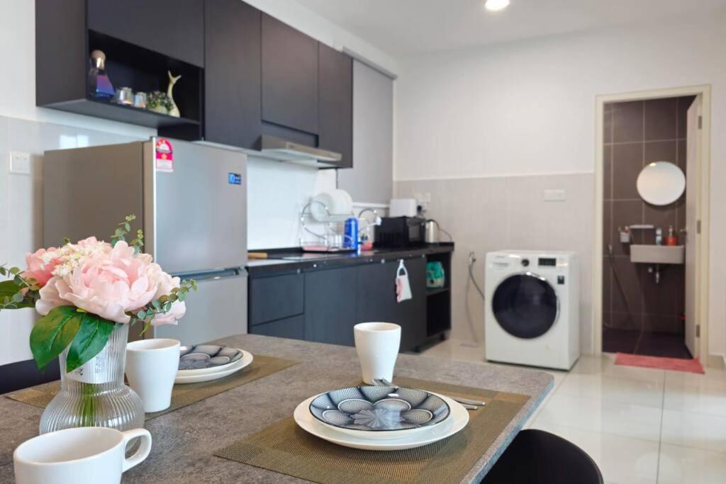 New Elegant & Cozy Greenfield Near Sunway 2-6pax
