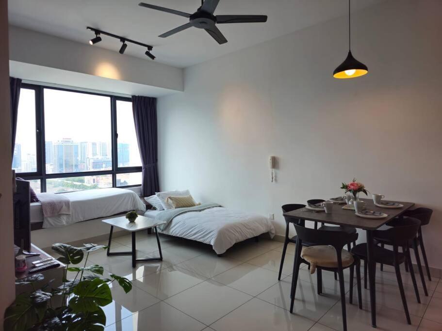 New Elegant & Cozy Greenfield Near Sunway 2-6pax Apartment