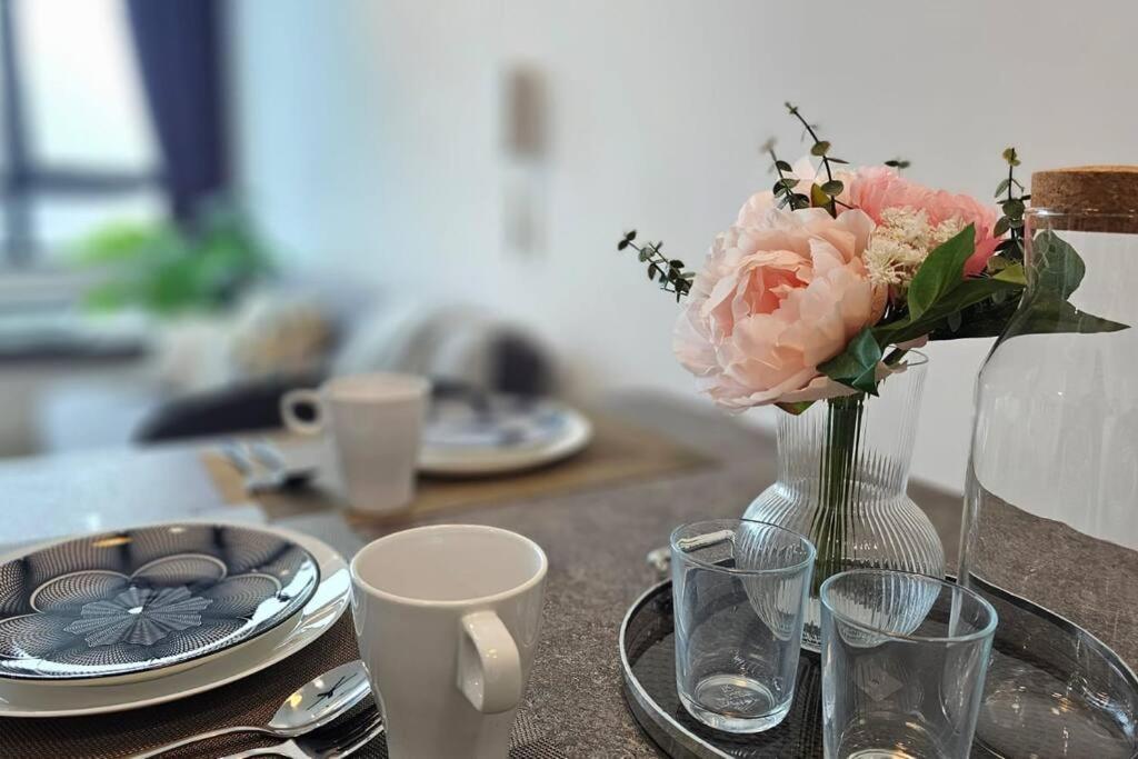 New Elegant & Cozy Greenfield Near Sunway 2-6pax Apartment