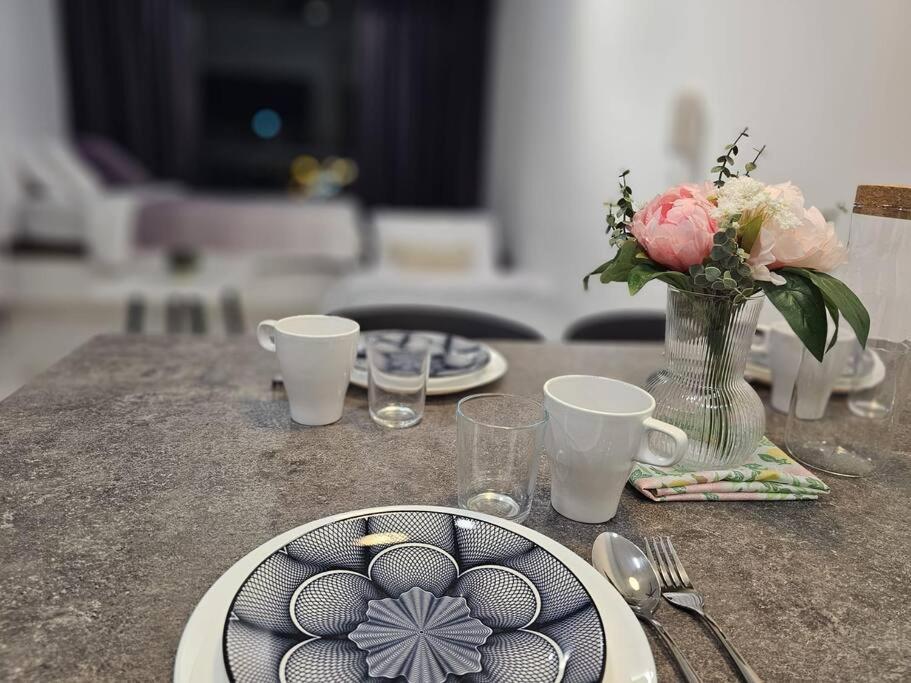 New Elegant & Cozy Greenfield Near Sunway 2-6pax Apartment *