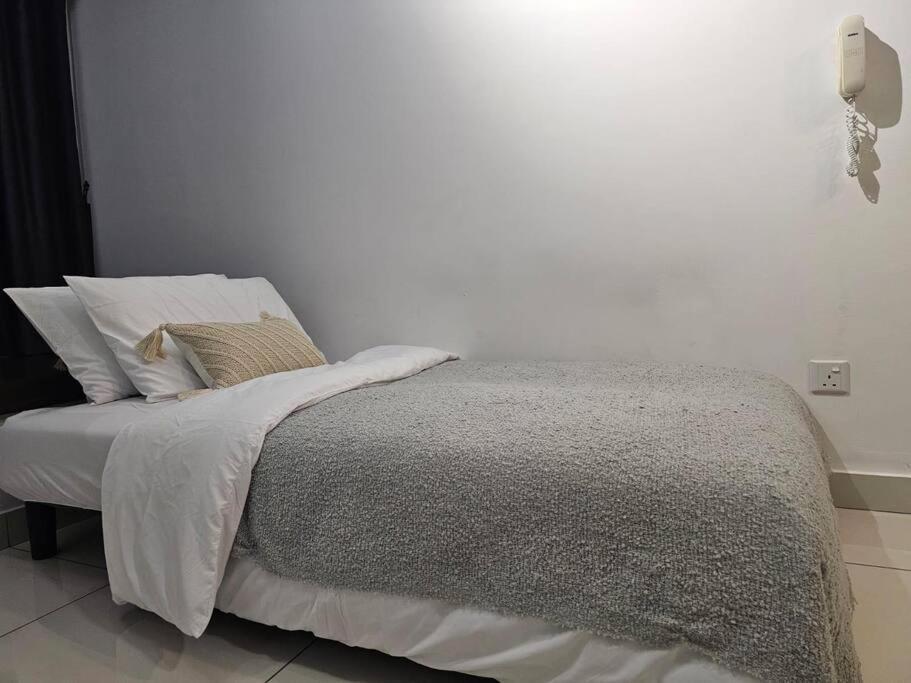New Elegant & Cozy Greenfield Near Sunway 2-6pax Apartment